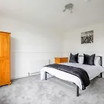 5-bedroom In Trendy Dibsbury Area With Parking