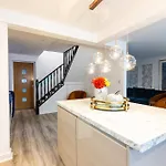 Luxury 3 Bed House Old Trafford בית נופש
