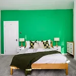 Stylish Modern - Perfect For Work, Leisure & Stadium Visits With Parking Daire