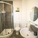 Ideal For Groups - Lovely 2 Bedroom - Free Parking, Transit Links, Close To Stadiums Daire