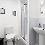 Lovely 3bedroom House, 7mins Drive To Center, Etihad Stadium & Coop Live Arena Hébergement de vacances Manchester