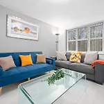 Hébergement de vacances Lovely 3bedroom House, 7mins Drive To Center, Etihad Stadium & Coop Live Arena *