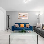 Lovely 3bedroom House, 7mins Drive To Center, Etihad Stadium & Coop Live Arena Hébergement de vacances