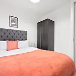 Hébergement de vacances Lovely 3bedroom House, 7mins Drive To Center, Etihad Stadium & Coop Live Arena