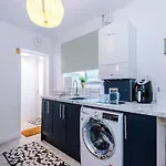 Free Park, Sleeps 8, Stunning In Salford, Long Term Disc, Perfect For Groups *