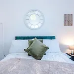 Апартаменты Free Park, Sleeps 8, Stunning In Salford, Long Term Disc, Perfect For Groups *