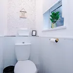 Free Park, Sleeps 8, Stunning In Salford, Long Term Disc, Perfect For Groups
