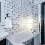 Апартаменты Free Park, Sleeps 8, Stunning In Salford, Long Term Disc, Perfect For Groups