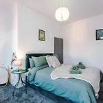 Free Park, Sleeps 8, Stunning In Salford, Long Term Disc, Perfect For Groups * Манчестер