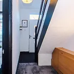 Free Park, Sleeps 8, Stunning In Salford, Long Term Disc, Perfect For Groups * Манчестер