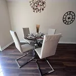 Cute 3 Bedroom House Near Etihad Stadium And Coop Arena With Parking Daire *