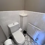 Cute 3 Bedroom House Near Etihad Stadium And Coop Arena With Parking Daire