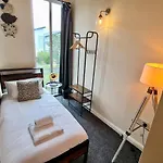 Daire Cute 3 Bedroom House Near Etihad Stadium And Coop Arena With Parking