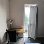 Cute 3 Bedroom House Near Etihad Stadium And Coop Arena With Parking *