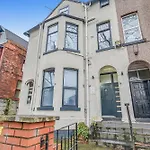 Cosy By Kammili - With Free Parking, Near Centre Apartment