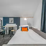 Cosy By Kammili - With Free Parking, Near Centre Apartment *