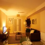 Deluxe And Cozy Two Bedroom With 1 Bathroom And Open Balcony * Manchester