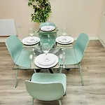 Deluxe And Cozy Two Bedroom With 1 Bathroom And Open Balcony Apartment