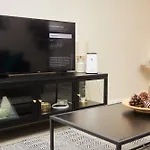 Deluxe And Cozy Two Bedroom With 1 Bathroom And Open Balcony Manchester
