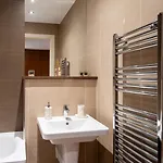 Centre ,salford,lakeside Daire