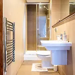 Centre ,salford,lakeside Daire Manchester