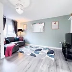 Daire Lokfu Garden By Furnished 3 Bedroom House Free Parking Perfect For Contractors And Families Manchester