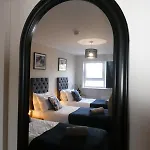 Apartment 2 Bed 2 Bath Close To Ctre Sleeps 5 -free Parking *