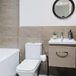 Apartment 2 Bed 2 Bath Close To Ctre Sleeps 5 -free Parking