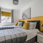 Stylish 2br Near Mcr Airport Daire *