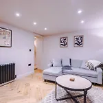 Opulent Oasis Large Luxury Sleeps 10 *