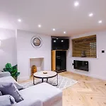 Opulent Oasis Large Luxury Sleeps 10