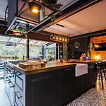 Opulent Oasis Large Luxury Sleeps 10 Casa vacanze Manchester
