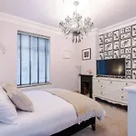 Opulent Oasis Large Luxury Sleeps 10 * Manchester