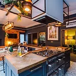 Opulent Oasis Large Luxury Sleeps 10 *