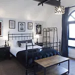 Victorian Elegance At Kingscliffe, Sleeps 17 Manchester