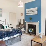 Villa Victorian Elegance At Kingscliffe, Sleeps 17 *