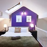 Victorian Elegance At Kingscliffe, Sleeps 17 Villa