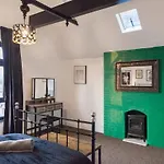 Victorian Elegance At Kingscliffe, Sleeps 17 Villa Manchester