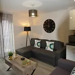 2 Bed 2 Bath Close To Ctre Sleeps 5 -free Parking Apartment