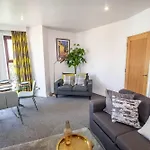 2 Bed Didsbury Flat Sleeps 6 Free Parking Manchester