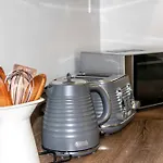 Apartment 2 Bed Didsbury Flat Sleeps 6 Free Parking