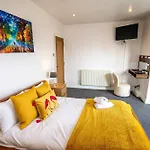 Apartment 2 Bed Didsbury Flat Sleeps 6 Free Parking