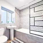 Hébergement de vacances Cozy 2 Bed - Free Parking, Great Location By Vista Short Lets
