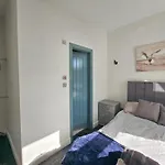 Tatil Evi Beresford Co-living - Private Self-cater *