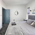 Beresford Co-living - Private Self-cater Tatil Evi