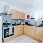 Incredible 4bedroom In Salford, Game Room, Free Parking, Smart Tv Lägenhet