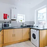 Incredible 4bedroom In Salford, Game Room, Free Parking, Smart Tv * Manchester