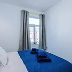 Incredible 4bedroom In Salford, Game Room, Free Parking, Smart Tv Lägenhet Manchester