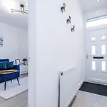 Lägenhet Incredible 4bedroom In Salford, Game Room, Free Parking, Smart Tv Manchester
