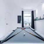 Incredible 4bedroom In Salford, Game Room, Free Parking, Smart Tv Manchester